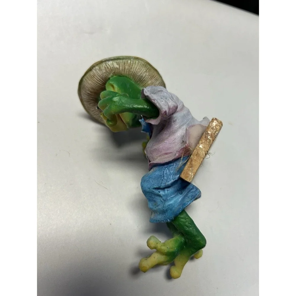 Vintage Frog Figurine Shelf Sitter Holder So Cute! Garden Decor